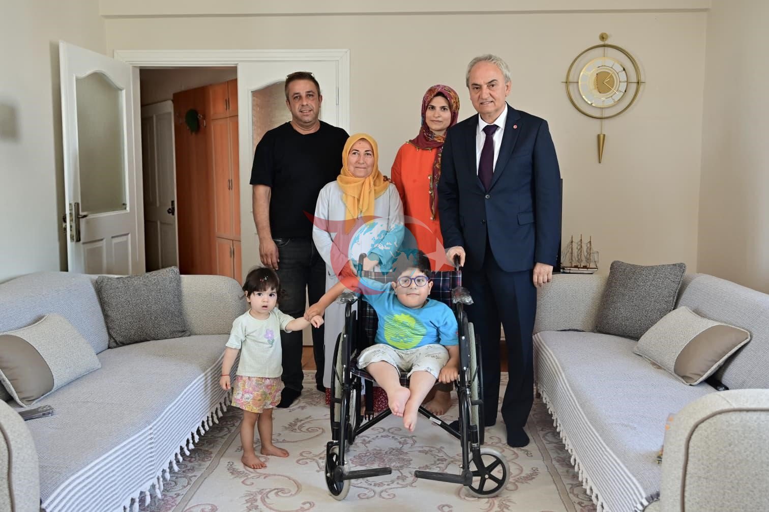 Kepez Belediyesi'nden Anlamlı Destek: Kerem'e Tekerlekli Sandalye Hediyesi