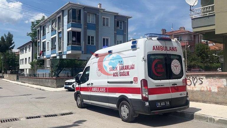 Çorumda dəhşət anları Gənc qadın valideynlərini bıçaqla girov götürdü