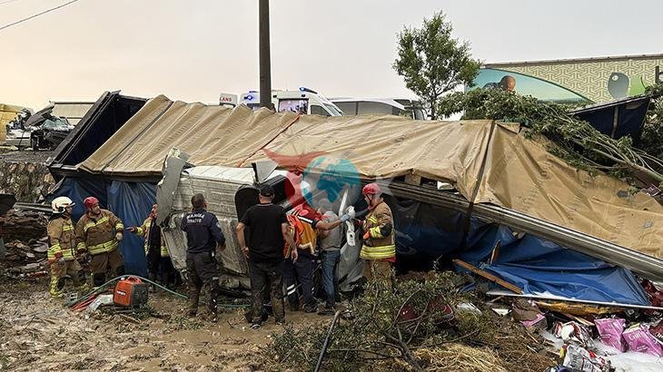 Manisa'da Zincirleme Kaza: 2 Kişi Hayatını Kaybetti, 4 Yaralı