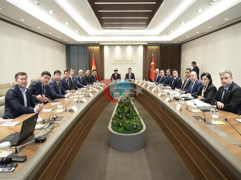 Bakan Kurum, Kırgızistan heyeti ile görüştü