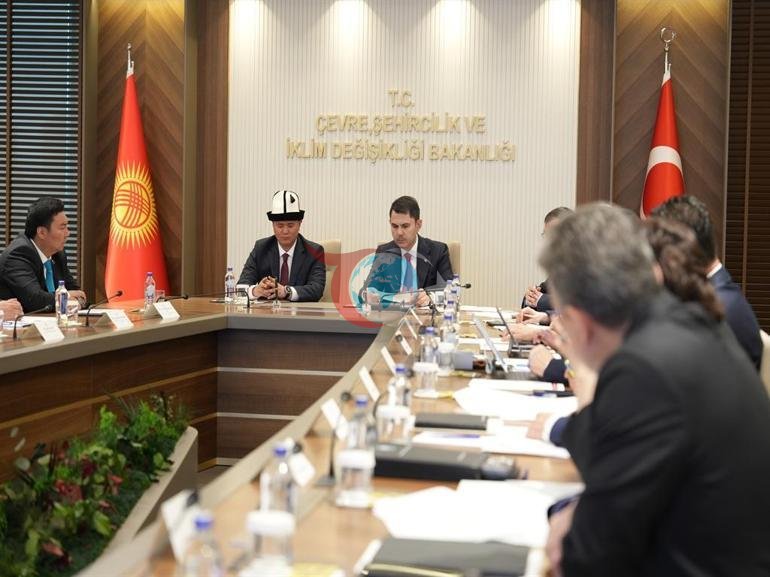 Bakan Kurum, Kırgızistan heyeti ile görüştü
