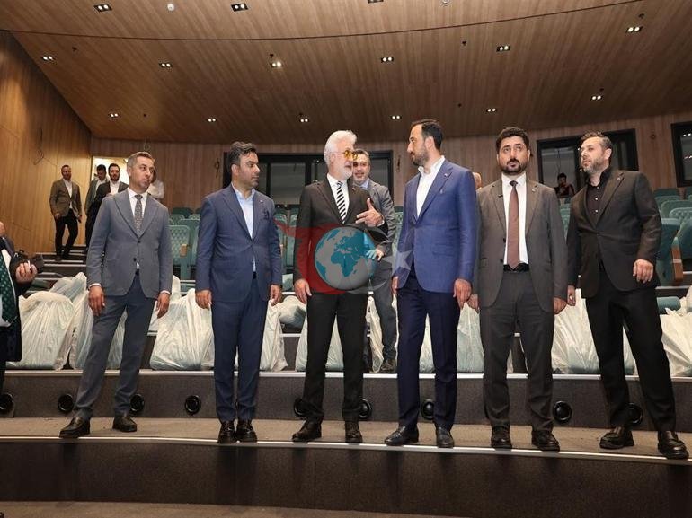 Tamer Karadağlı ‘Alev Alatlı Şehir Kütüphanesi ve Tiyatro Binası’nı ziyaret etti
