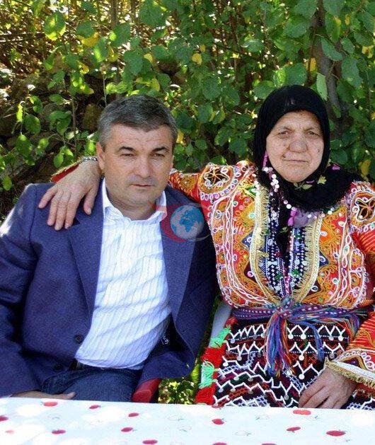 Rıza Çalımbay ve annesi Fatma Çalımbay
