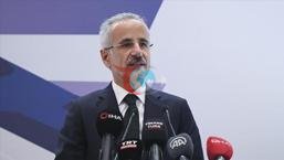 Vazir Uraoğlu Halkali-Istanbul aeroporti metro liniyasining ochilishida nutq so'zladi. balandligi = 