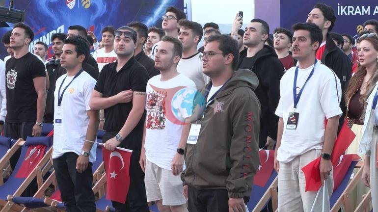 Dolmabahçedə nəhəng ekranda milli matç həyəcanı yaşandı