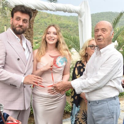 Hayal Köseoğlu ile Nezir Çınarlı Bodrum'da nişanlandı
