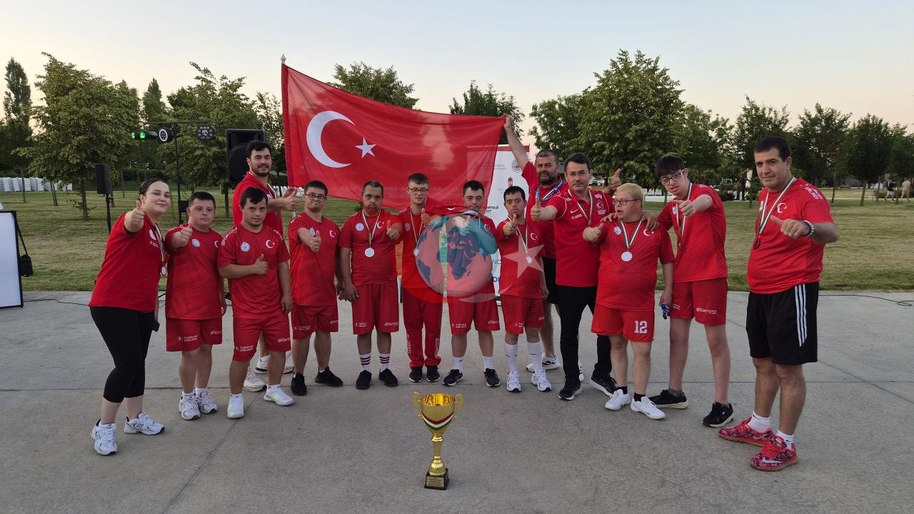Down Sendromlu Basketbol Milliler Dünya İkincisi Oldu