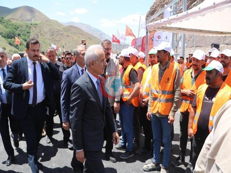 Bakan Uraloğlu: Artık Hakkarinin dağlarında terör değil, barış kol geziyor