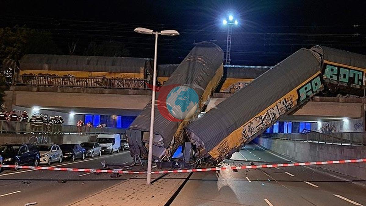 Almanya'da Yük Trenleri Çarpıştı: 1 Kişi Hayatını Kaybetti