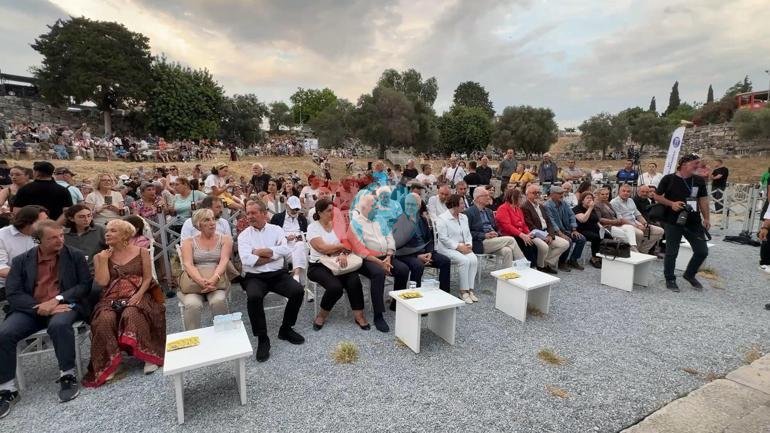 Uluslararası Akdeniz Edebiyat Günleri Apollon Tapınağı’nda başladı