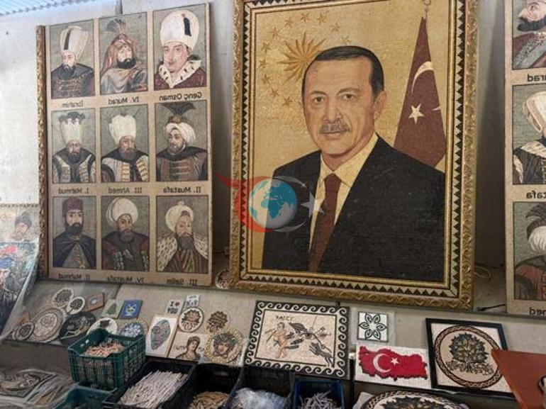 Suriyeli sanatçılar, Cumhurbaşkanı Erdoğanın portresini yaptı Tam 100 bin mozaik kullanıldı