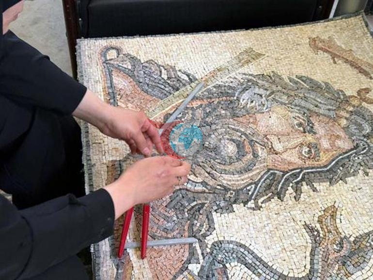 Suriyeli sanatçılar, Cumhurbaşkanı Erdoğanın portresini yaptı Tam 100 bin mozaik kullanıldı