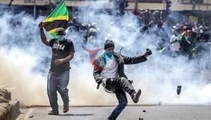 Tanzaniya ko'chalari urush hududiga aylandi. Komendantlik soati e'lon qilindi