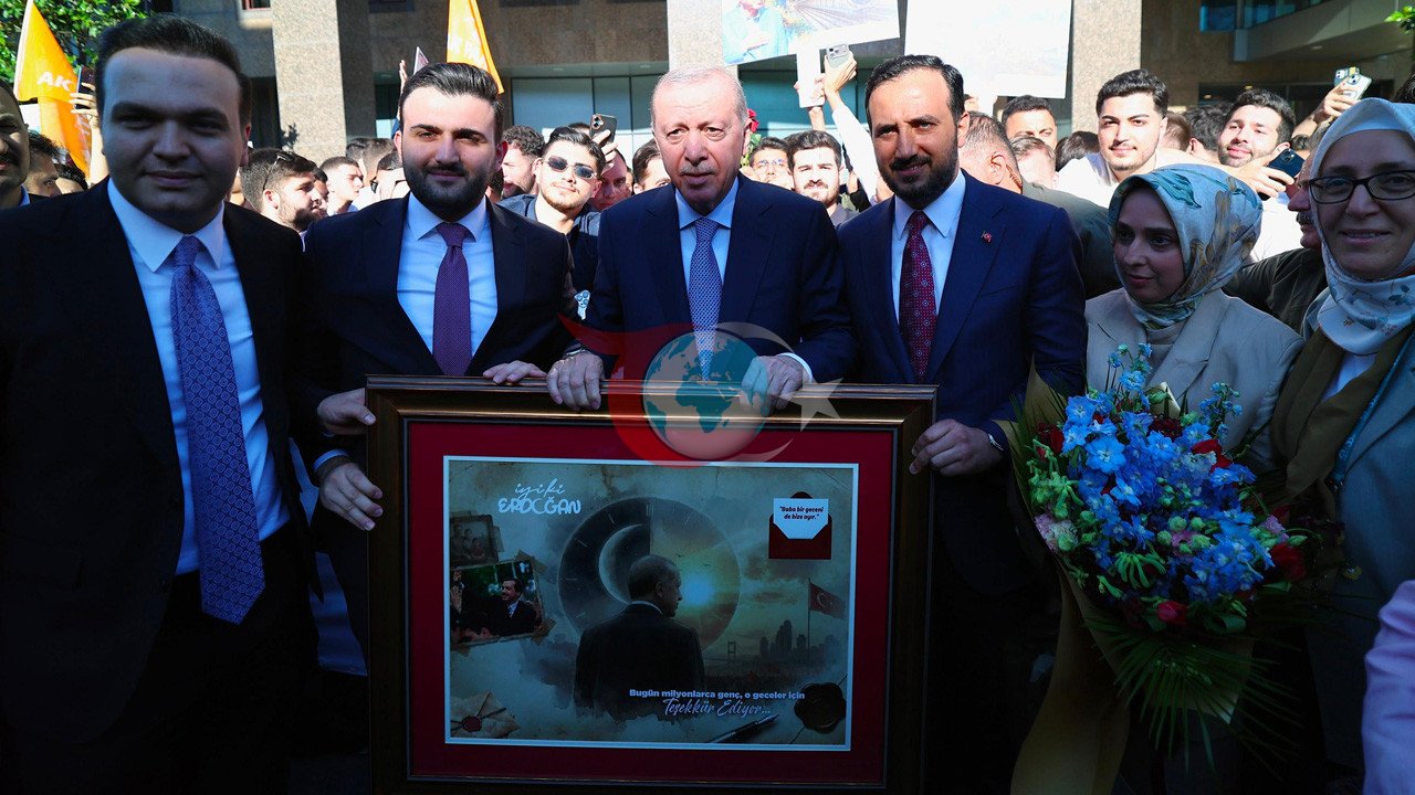 Cumhurbaşkanı Erdoğan'a Gençlerden Anlamlı Babalar Günü Jestleri