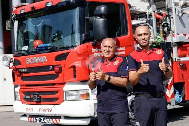 İzmir'de Baba-Oğul İtfaiyecilerin Ortak Gururu