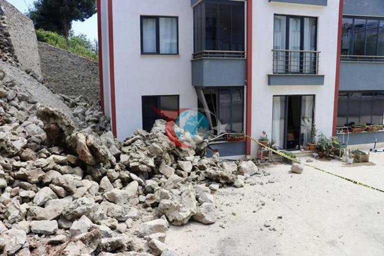 Gecə yarısı böyük təhlükə istinad divarı uçdu, evlərin otaqları torpaqla doldu