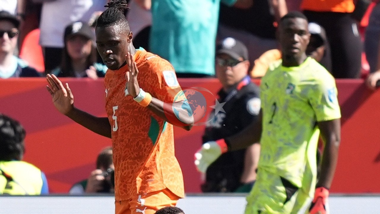 Galatasaraylı Singo Almanya Maçında Sakatlandı ve Gözyaşlarına Hakim Olamadı