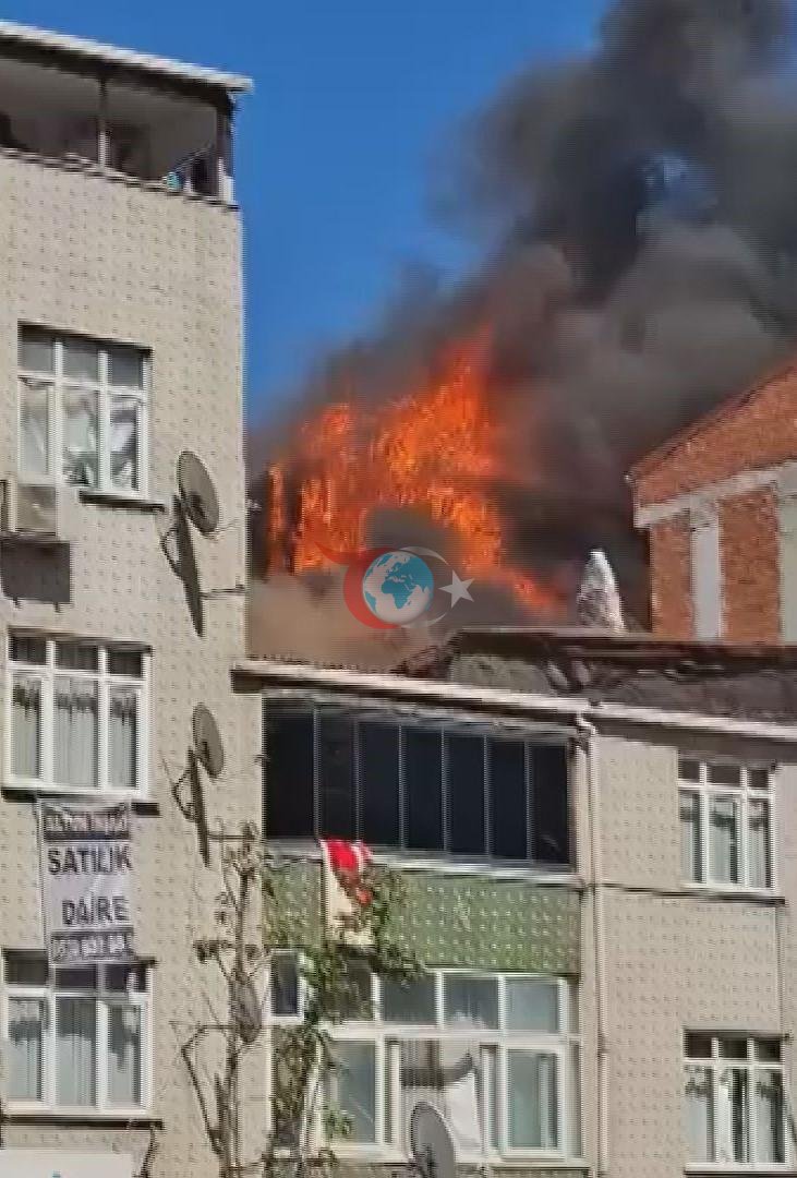 Sultangazi'de Çatıda Başlayan Yangın 7 Binayı Tehdit Etti