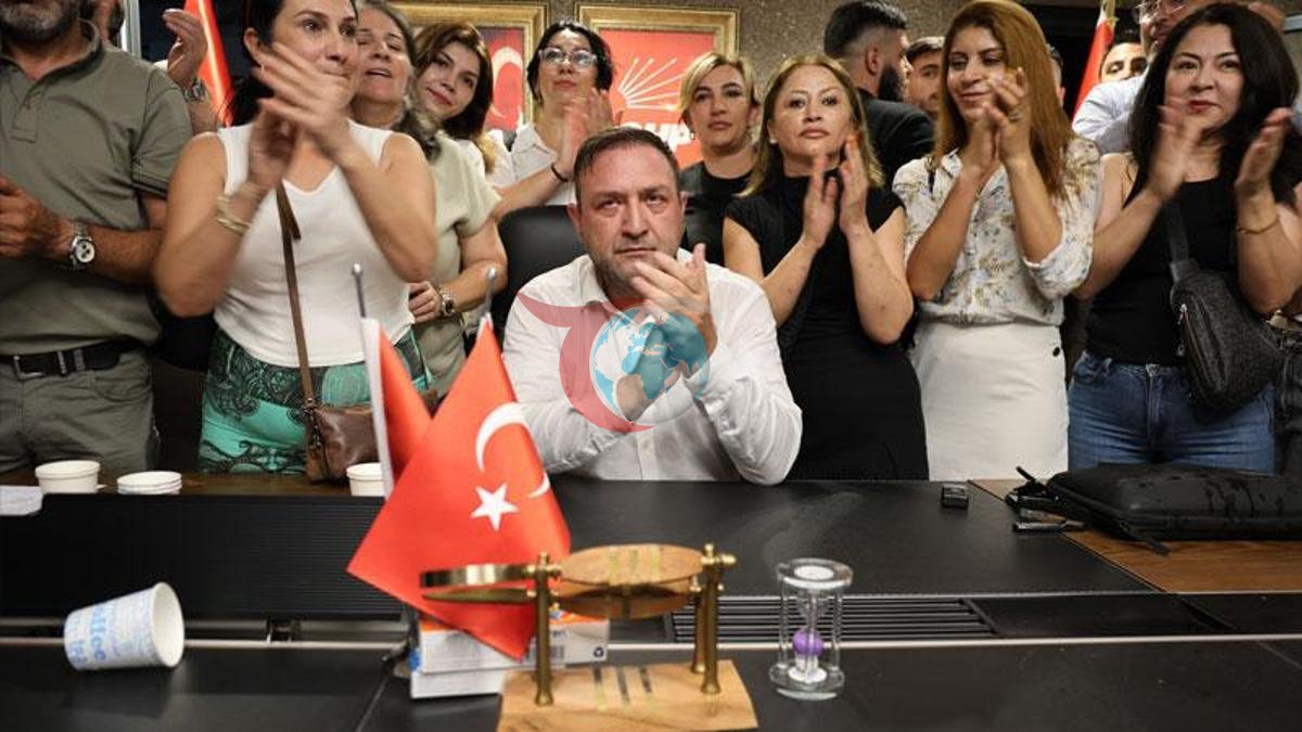 CHP İzmir İl Başkanlığı'nda Gergin Devir Teslim Töreni