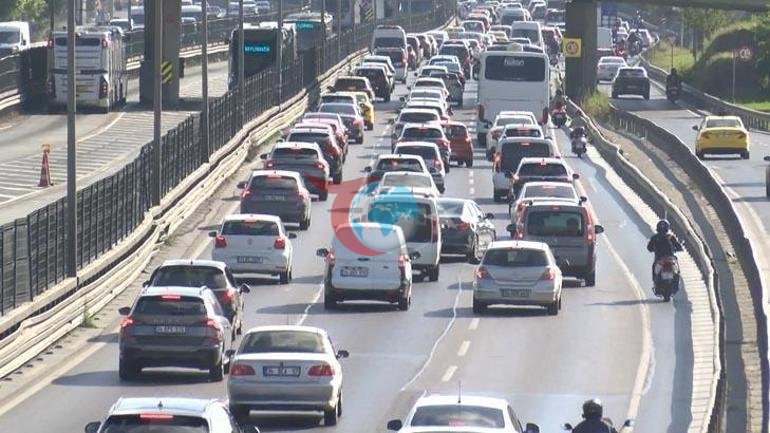 İstanbulda həftənin ilk iş günündə trafik sıxlığı
