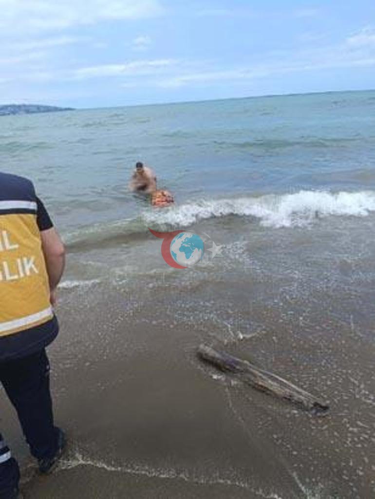 Boğulmaq üzrə olan oğlunu xilas etmək istəyərkən öldü