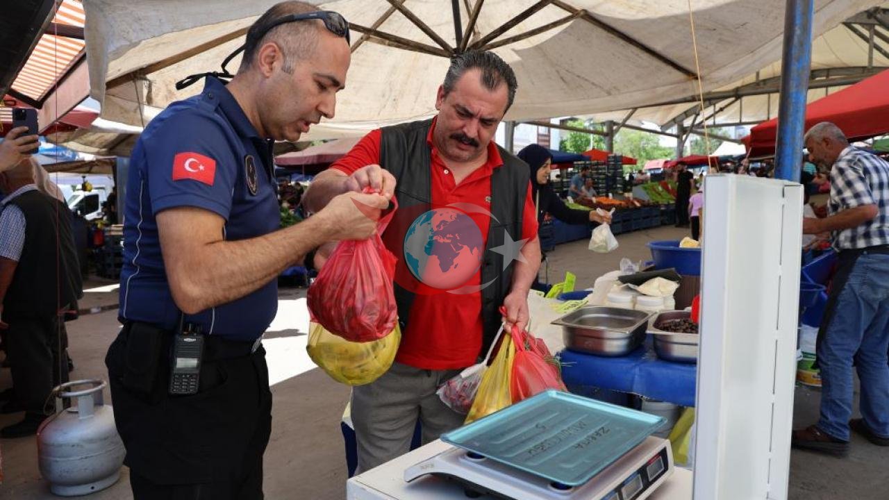 Sivas'ta Zabıta Denetimleri: Pazar Çıkışında Terazi Kontrolü
