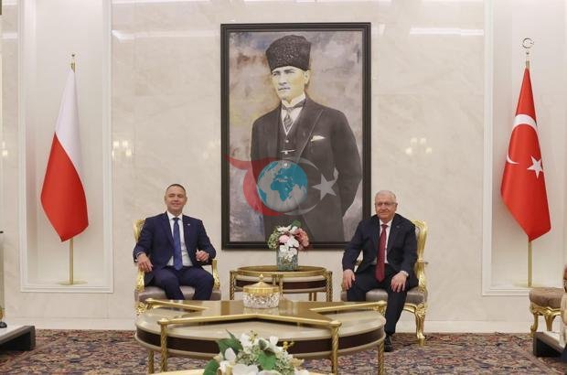Nazir Gülər Polşa Prezidenti Nawrockiyi Esenboğa Hava Limanında qarşıladı