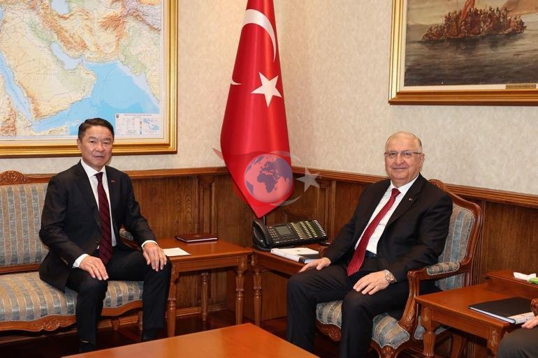 Nazir Gülər monqolustanlı həmkarı Batlut ilə görüşüb