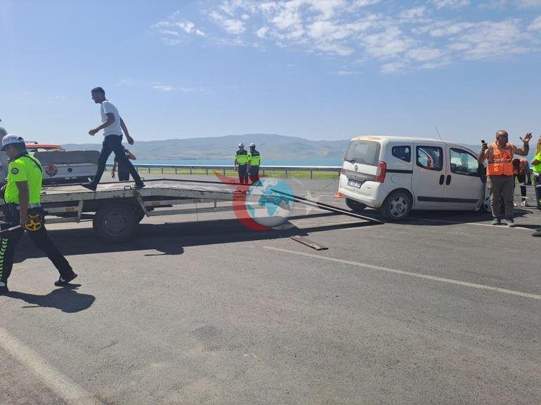 Son xəbərlər... Vanda hərbi avtomobil qəzaya uğradı. 1 şəhid, 4 əsgər, 5 yaralı var. 1 şəhid, 4 əsgər, 5 yaralı var.