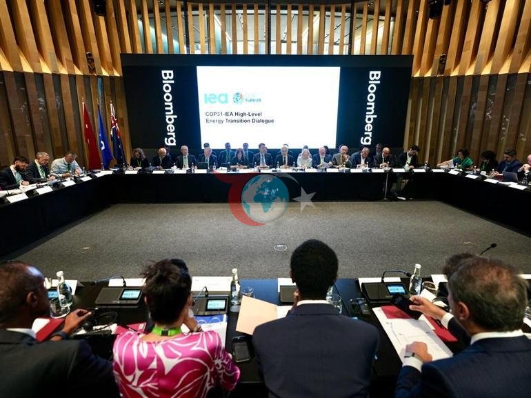 Bakan Kurum, Londra’da Enerji Dönüşümü Diyaloğu Toplantısı’na katıldı