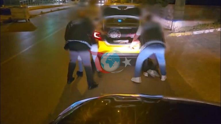Stambulda tutulan çaga ýüzli kurýer
