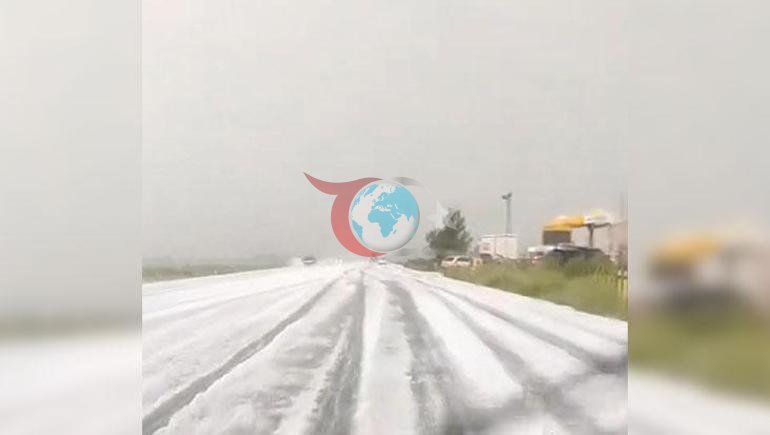 Bir anda bastırdı, karayolu beyaza büründü Sürücüler zor anlar yaşadı