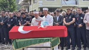 Rize'de bağışlayan personalına kədərli vida Həyat yoldaşı tabutunu qucaqladı Rize'de son dəfə namaz qıldı, atası AFAD'a səbr etdi