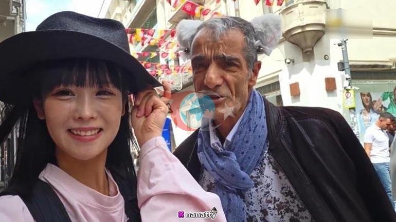 Scandalous image on Istiklal Street Shopkeepers intervened, chaos broke out