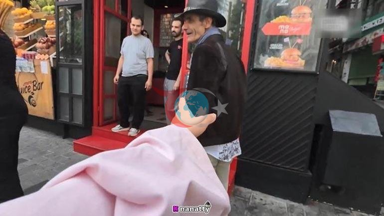 Scandalous image on Istiklal Street Shopkeepers intervened, chaos broke out