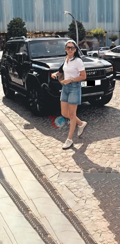 Cemre Baysel'in 12 milyon TL'lik yeni aracı dikkat çekti!