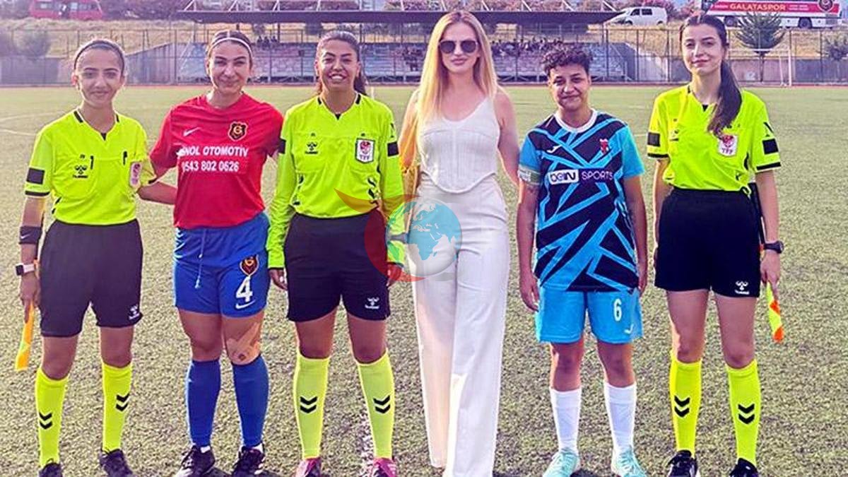 Kadın Hakemler ve Gözlemciler Futbol Sahasında Tarih Yazdı
