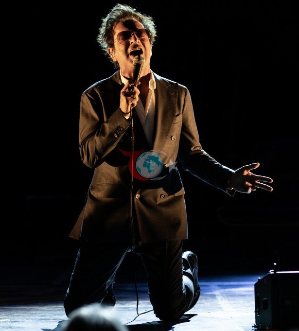 Teoman'ın İzmir konserti rəngarəng anlar yaşadı