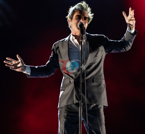Teomanın İzmir konserti rəngarəng anlar yaşatdı - Şəkil: 2