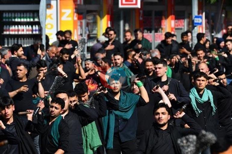 Karbalo uchun ko'z yoshlari: Ayollar qora kiyingan, erkaklar zanjirlangan