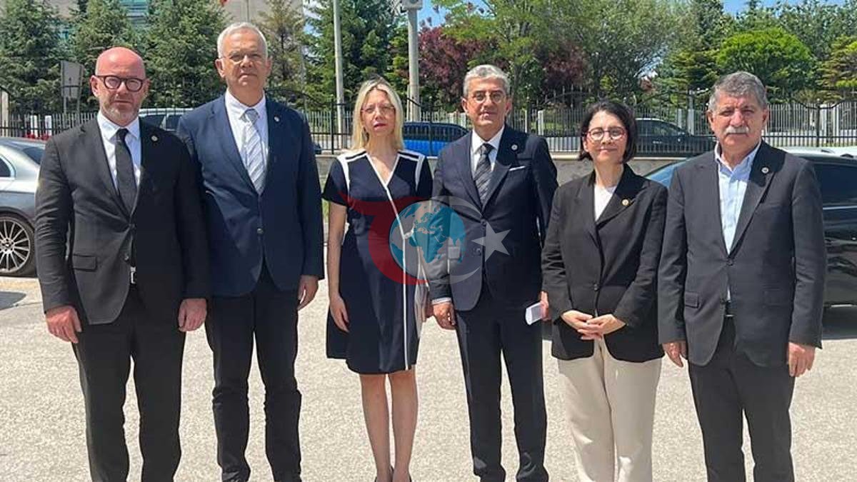 CHP'den AYM'ye İptal Başvurusu: Sosyal Medya Düzenlemesi Tartışma Yarattı