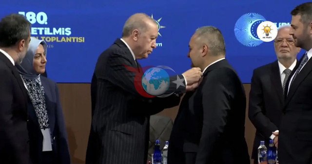 3 belediye başkanı daha resmen AK Parti'ye katıldı! Rozetlerini Erdoğan taktı - Resim: 1
