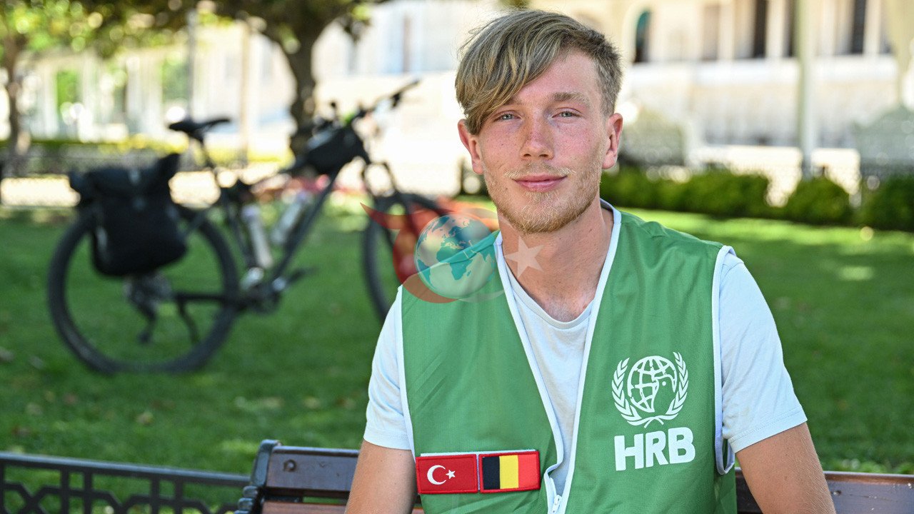 Belçikalı Genç, Umre Hayalini Bisikletle Gerçekleştiriyor