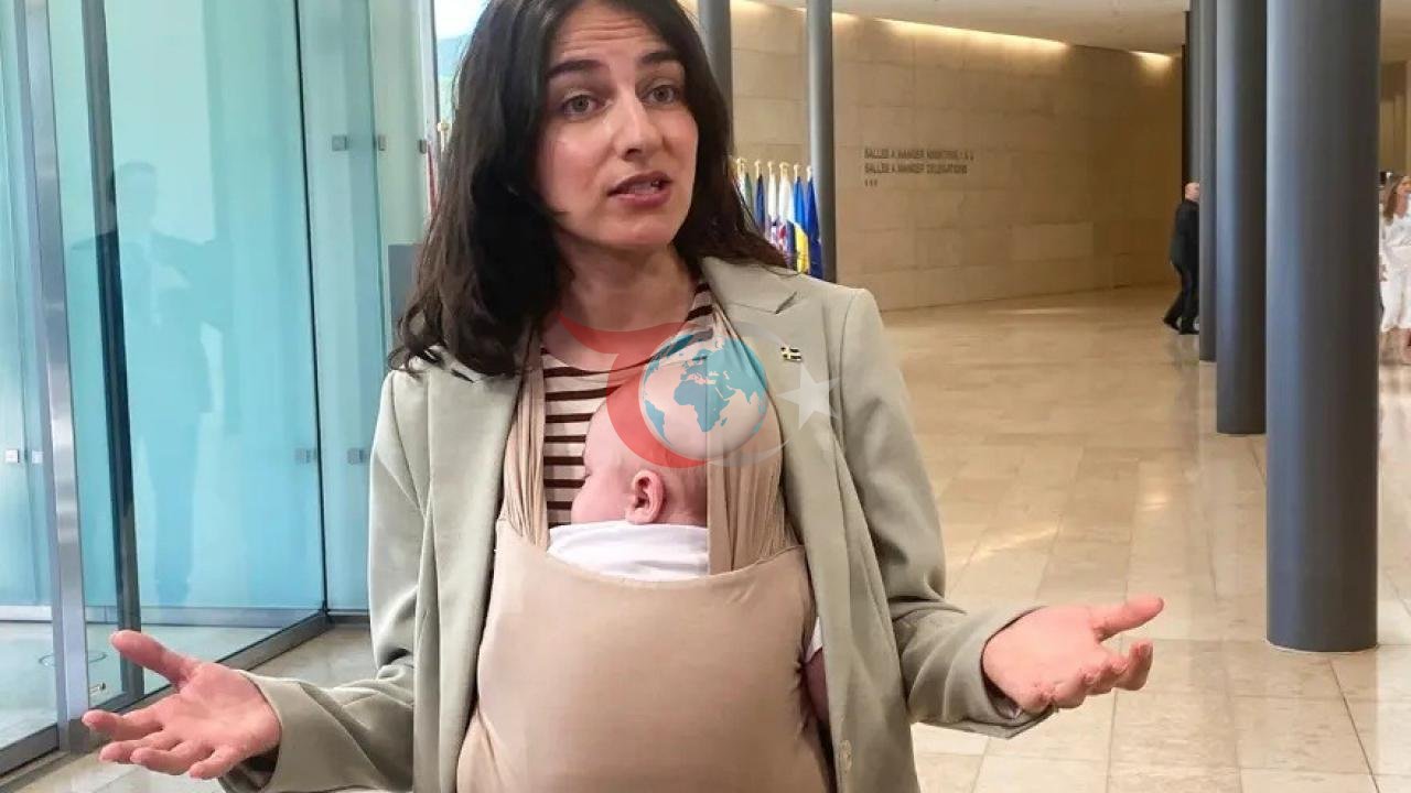 İsveçli Bakan Romina Pourmokhtari, AB Toplantısına Bebeğiyle Katıldı