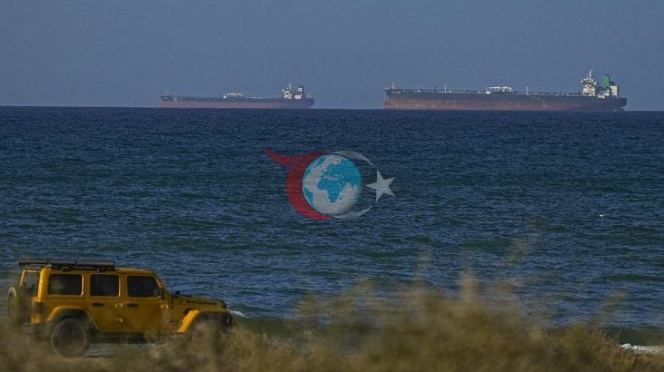 Hürmüz Boğazı'nda Kargo Gemisine Saldırı: Yeni Gerginlikler mi Başlıyor?
