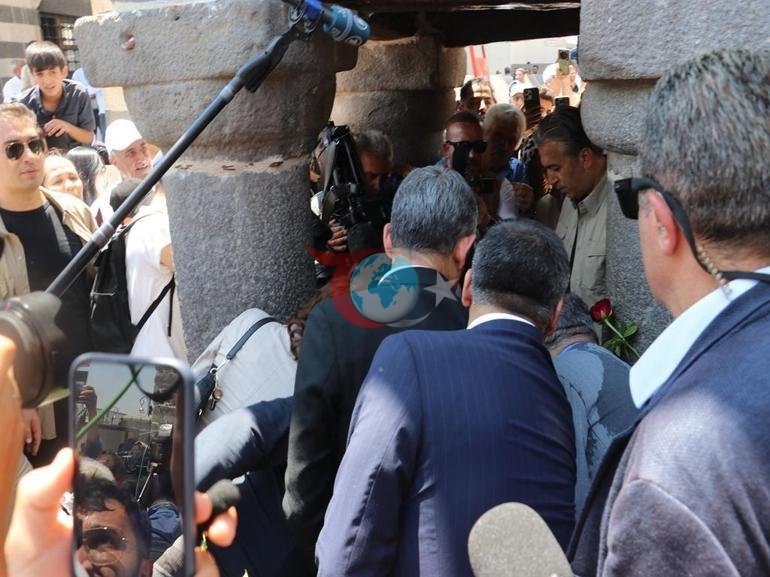 Özgür Özel: Kayyımdan sonra binaları geride bıraktık, yürüyoruz