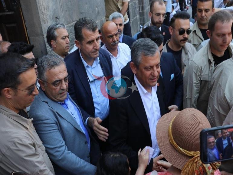 Özgür Özel: Kayyımdan sonra binaları geride bıraktık, yürüyoruz