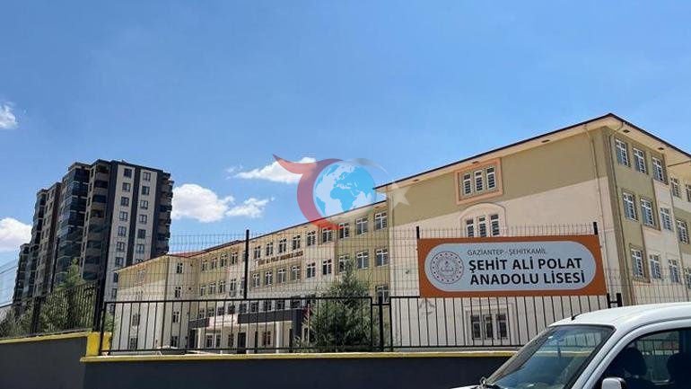 Газиантепте отчёттук күн кандуу аяктады. Бычакталган мектеп окуучусу реанимацияда