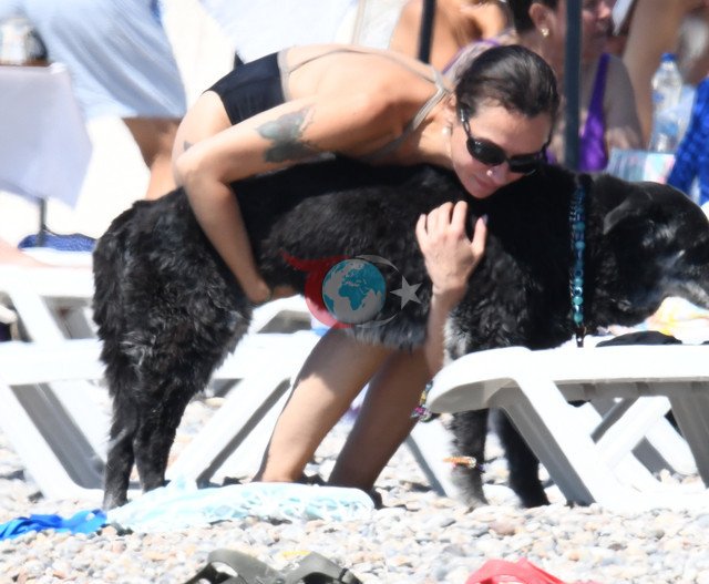 Birce Akalay sevib ta'tilga chiqdi 