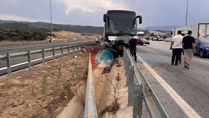 Aydın'da Korkutan Kaza: Otobüs ve Otomobil Çarpıştı, 9 Yaralı